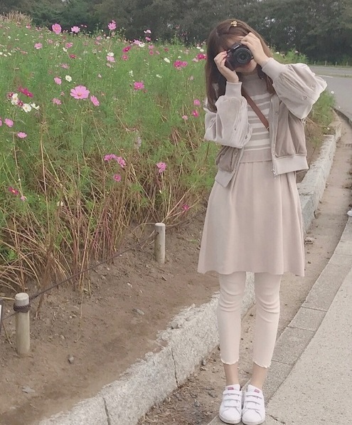 カメラ女子の特徴 服装は かわいいファッションコーデ紹介 アイリブログ