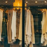 レディース編ネイビーTシャツ|夏〜秋オフィスカジュアルコーデ8選