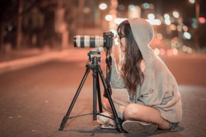 カメラ女子の特徴、服装は?|かわいいファッションコーデ紹介