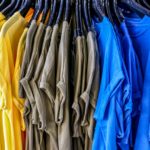 オフィスカジュアルでもTシャツが着たい!|男女別のオススメコーデ