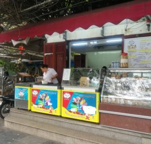 ハノイ ホアンキエム湖周辺|地元人おすすめ Thủy Tạアイスが安くておいしい